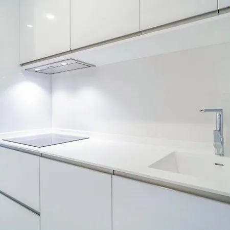 Stunning In With 3 Bedrooms, Wifi And Swimming Pool شقة *