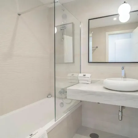 Stunning In With 3 Bedrooms, Wifi And Swimming Pool شقة إِستيبونا