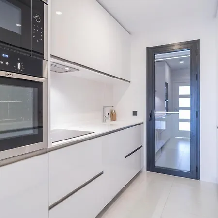 Stunning In With 3 Bedrooms, Wifi And Swimming Pool شقة