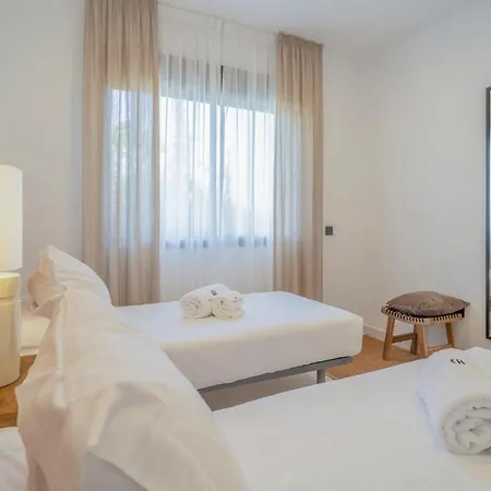 Stunning In With 3 Bedrooms, Wifi And Swimming Pool شقة *
