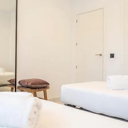 Stunning In With 3 Bedrooms, Wifi And Swimming Pool * إِستيبونا