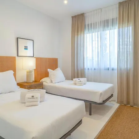 Stunning In With 3 Bedrooms, Wifi And Swimming Pool